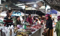 Nhiều tiểu thương chợ Vườn Lài (phường An Sơn, TP. Tam Kỳ, Quảng Nam) tham gia chơi hụi bàng hoàng khi biết bà A. mất khả năng chi trả Ảnh: H.V 
