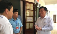 Thứ trưởng Nguyễn Hữu Độ kiểm tra khu vực chấm thi THPT quốc gia 2019 của Hà Giang. Ảnh: Nghiêm Huê 