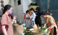 Phiên chợ quê giữa Sài Gòn giúp khách đến chợ “một vé về tuổi thơ” 