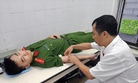 Thiếu úy Trần Phúc Thắng (Công an huyện Hương Sơn, Hà Tĩnh) hiến máu cứu người, tối 5/9 Ảnh: PV 