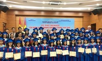 Sinh viên học chương trình tiên tiến ngành điều dưỡng của trường ĐH Y Hà Nội trong lễ tốt nghiệp 