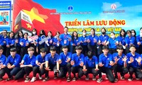 Đoàn thanh niên tích cực tuyên truyền tại triển lãm về Hoàng Sa, Trường Sa của Việt Nam