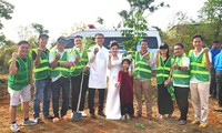 Độc lạ đám cưới trồng cây tri ân đất mẹ của đôi bạn trẻ Đắk Lắk