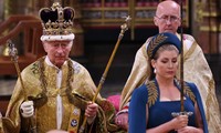 Danh tính người phụ nữ trao thanh gươm lệnh cho Vua Charles