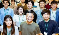 Hình ảnh tỷ phú Jack Ma lần đầu dạy học ở Nhật 
