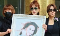 1.000 fan đến viếng, chị gái gào khóc trách em rể hại chết ca sĩ Coco Lee