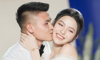 Ảnh Quang Hải hôn say đắm cô dâu Chu Thanh Huyền