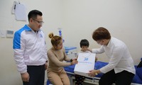 &apos;Sinh viên 5 tốt&apos; thăm, tặng quà cho bệnh nhi tại Sơn La
