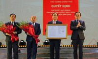 Phó Thủ tướng Trần Lưu Quang trao quyết định phê duyệt quy hoạch tỉnh Hòa Bình