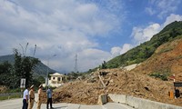 20,000m3 of soil and rock collapsed, the main road to Sa Pa was blocked