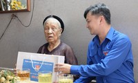 Đoàn công tác T.Ư Đoàn thăm, tặng quà Mẹ Việt Nam Anh hùng tại Hà Nội