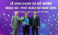 Nhà khoa học đạt giải thưởng Quả Cầu Vàng nhận bổ nhiệm Phó Giáo sư ở tuổi 35