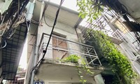 Những ngôi nhà mắc kẹt 28 năm trong &apos;siêu dự án treo&apos; bên bờ sông Hồng, Hà Nội