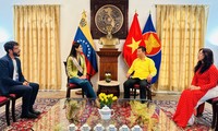 Miss Charm Venezuela 2024 thăm và chúc Tết Đại sứ quán Việt Nam tại Venezuela 