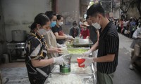 Nhà ăn không đồng Bạch Mai ấm áp tình người ở Hà Nội