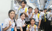 Hàng trăm đại biểu Hội Sinh viên Việt Nam trải nghiệm tàu Metro số 1 Bến Thành - Suối Tiên