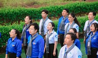 Tuổi trẻ TPHCM chào cờ &apos;Tôi yêu Tổ quốc tôi&apos; tại huyện đảo Phú Quý