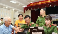 Công an TPHCM hỗ trợ cấp thẻ căn cước cho người khuyết tật cơ nhỡ