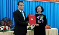 Bà Trương Thị Mai thay mặt Bộ Chính trị trao quyết định điều động, phân công ông Lê Hồng Quang giữ chức Bí thư Tỉnh ủy An Giang. 