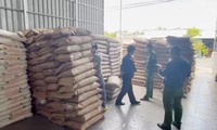 Phát hiện hơn 500 bao đường cát lậu, nửa tấn phụ gia Trung Quốc