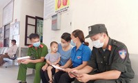 Bộ trưởng Y tế tặng bằng khen cho công an hiến máu cứu trẻ ở vùng dịch Bắc Giang