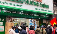 Cảnh nhộn nhịp xếp hàng mua khẩu trang ở Hà Nội