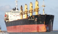 Cứu hộ thành công tàu 26.000 tấn mắc cạn ở vùng biển Cửa Việt