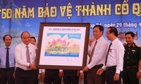 Chủ tịch nước Nguyễn Xuân Phúc ký phát hành bộ tem &apos;50 năm bảo vệ Thành cổ Quảng Trị&apos;