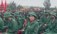 Hơn 100 thanh niên đồng bào Vân Kiều, Pa Kô lên đường nhập ngũ