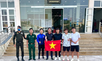 Cầu thủ &apos;chi viện&apos; cho U23 Việt Nam đã đến Campuchia sau 7 tiếng đi ô tô