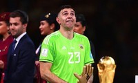 Thủ môn Argentina gặp rắc rối vì hành động khiếm nhã sau chung kết World Cup