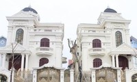 Ngắm cặp đôi lâu đài cực khủng ở Quảng Ninh