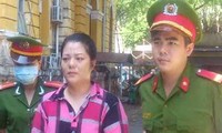 Bị cáo Nguyễn Thị Thanh Hoa bị cáo buộc lừa đảo chiếm đoạt 17 tỷ đồng của vị giáo sư. Ảnh: Tân Châu
