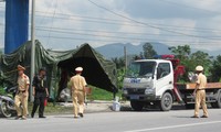 Một số hình ảnh CSGT phối hợp lực lượng Cảnh sát Cơ động lập chốt kiểm soát tại các cửa ngõ ra vào Quảng Ninh.