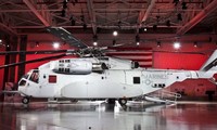 Chiếc CH-53K đầu tiên trong lễ ra mắt. Ảnh: WATM.