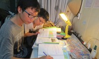 Hơn 3 năm nay, cả hai anh em Nhật Anh và Thái Anh đã nghĩ học ở trường để tự học ở nhà.