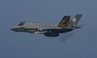 Tiêm kích F-35B Mỹ lần đầu bắn pháo siêu nhanh khi đang bay