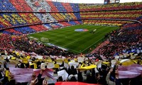 Sự ủng hộ của khán giả là động lực để Barca kinh doanh thành công. Ảnh: Reuters