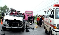 Hiện trường vụ tai nạn giao thông khiến 16 người thương vong.