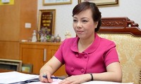 Bộ trưởng bộ Y tế Nguyễn Thị Kim Tiến đã nộp đơn xin rút hồ sơ xét/phong Giáo sư ngay trước giờ công bố kết quả rà soát những hồ sơ có dấu hiệu chưa đảm bảo tiêu chuẩn theo quy định hoặc có khiếu kiện.