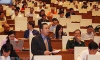 Đại biểu Quốc hội tỉnh Bến Tre Lưu Bình Nhưỡng phát biểu. (Ảnh: Nguyễn Dân/TTXVN)