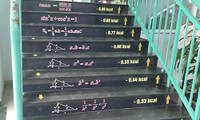 Trường ở Hà Nam dán công thức Toán lên cầu thang giúp học trò ôn bài