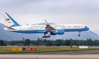 Hàng loạt máy bay hộ tống ông Trump đáp xuống Đà Nẵng