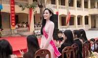 Hình ảnh đẹp của Đỗ Thị Hà và các Hoa hậu Việt Nam khi về thăm trường cũ