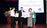 Tập đoàn Hưng Thịnh trao tặng 50 tỷ đồng kinh phí mua Vắc-xin phòng ngừa Covid-19