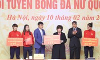 Tập đoàn TH trao tặng 1,5 tỷ đồng cho đội tuyển bóng đá nữ Việt Nam