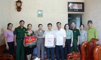 Phó Chủ tịch Thường trực HĐND tỉnh Quảng Ninh thăm, tặng quà gia đình chính sách tại huyện Tiên Yên