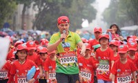 Kun Marathon Hà Nội 2022: 2.000 em nhỏ chinh phục đường chạy cuối của năm