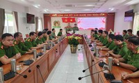 Giám đốc Công an tỉnh Kiên Giang thăm, chúc Tết cán bộ, chiến sĩ