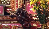 Vì sao khách thường chui qua chân ngựa ở ngôi chùa cổ 150 năm tại Bình Dương?